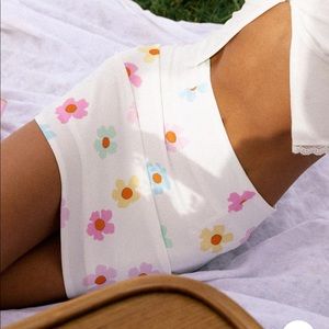 PRINCESS POLLY MINI SKIRT WHITE W FLOWERS